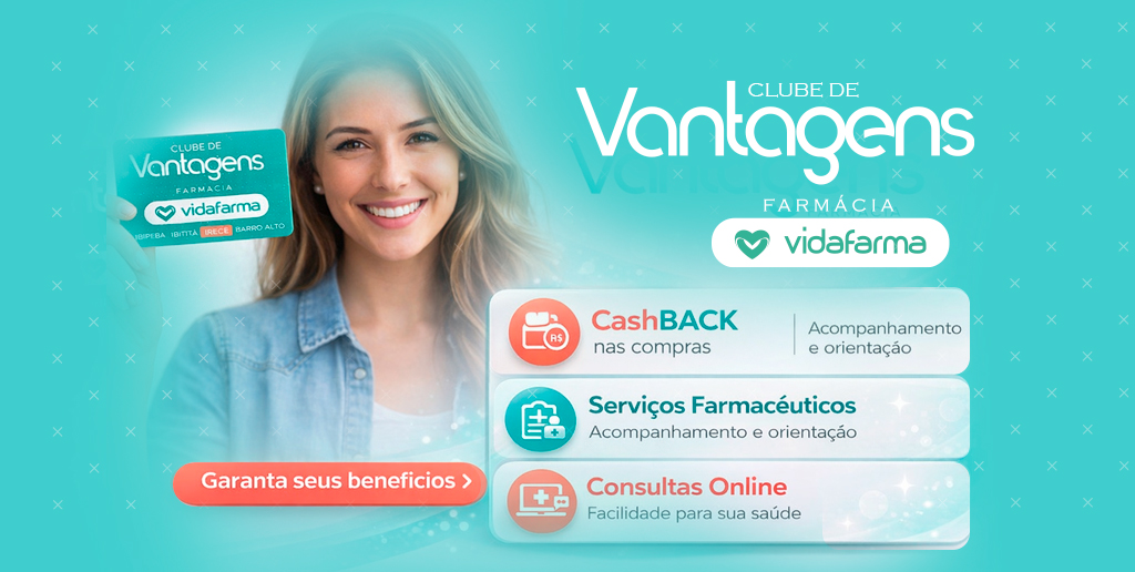 Farmacêutica Vida Farma atendendo com sorriso